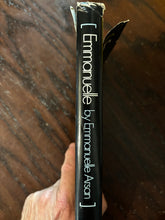Load image into Gallery viewer, EMMANUELLE by Emmanuelle Arsan - 1971 Grove Press
